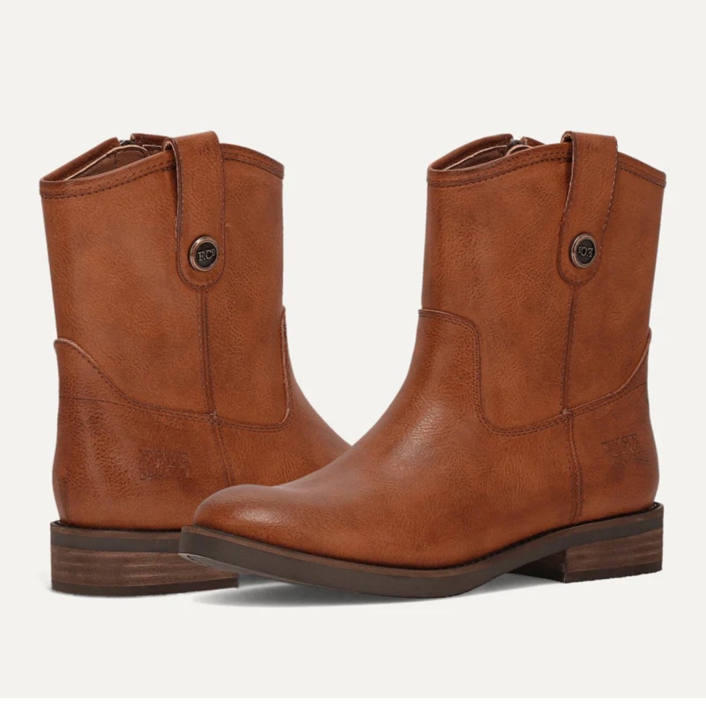 Frye Melissa Button Short Boots for Women Made from Italian Leather Size 7.5 NWT